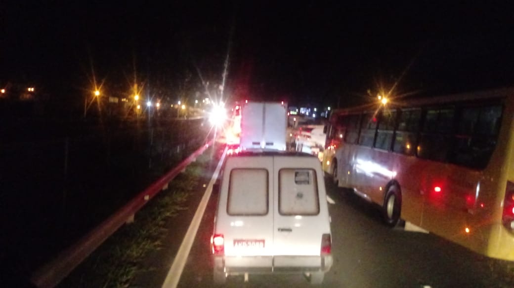 Protesto contra aumento da tarifa de ônibus fecha SP-101