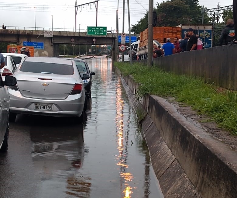 Caos em São Paulo tem reflexos para campineiros
