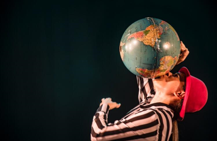 Grupo Katharsis apresenta Le Monde no Tugudum