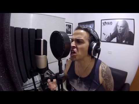 Júlio Federici, vocalista da banda de rock King of Bones  – Entrevista