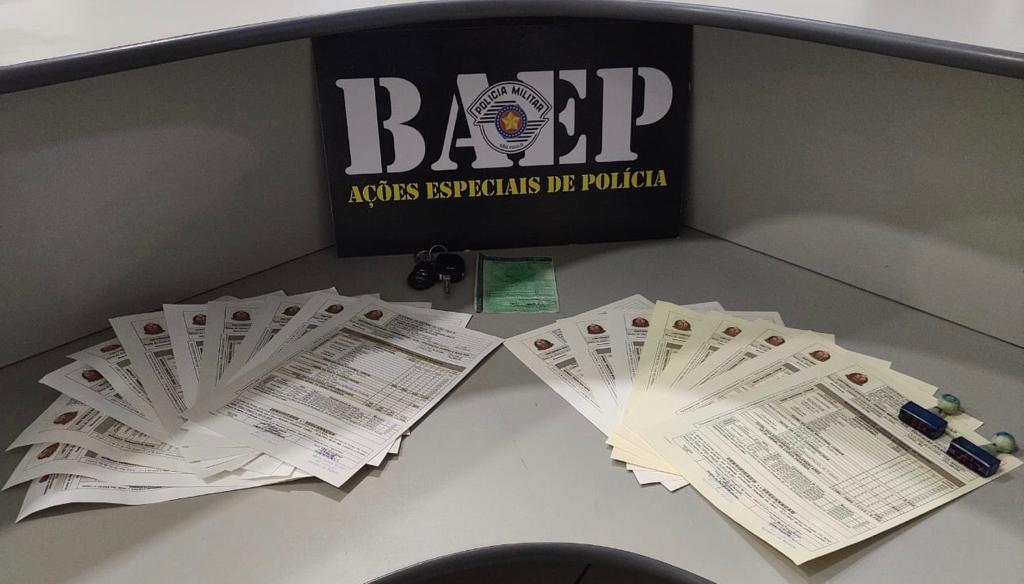 Homem é preso por falsificação de documentos