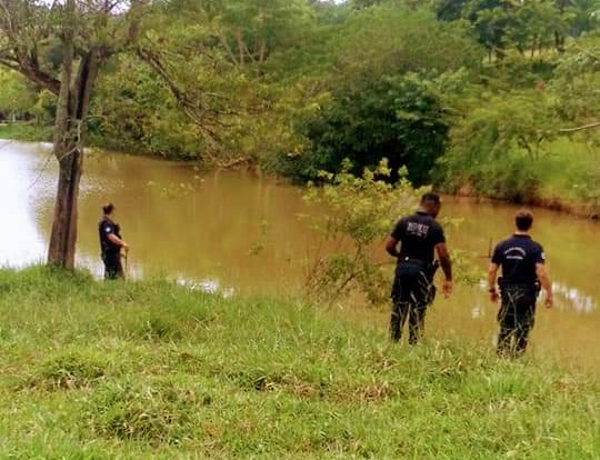 Bombeiros suspendem buscas por bebê em lago