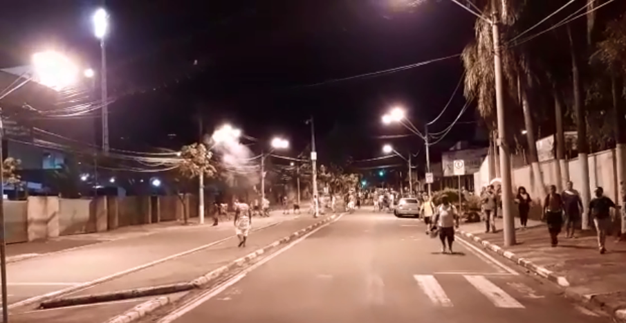 Briga de torcedores do Guarani fere cinco PMs