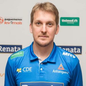 Clubes de vôlei masculino aguardam volta da competição