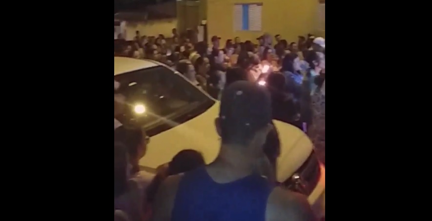 Moradores fazem ato por bebê desaparecida