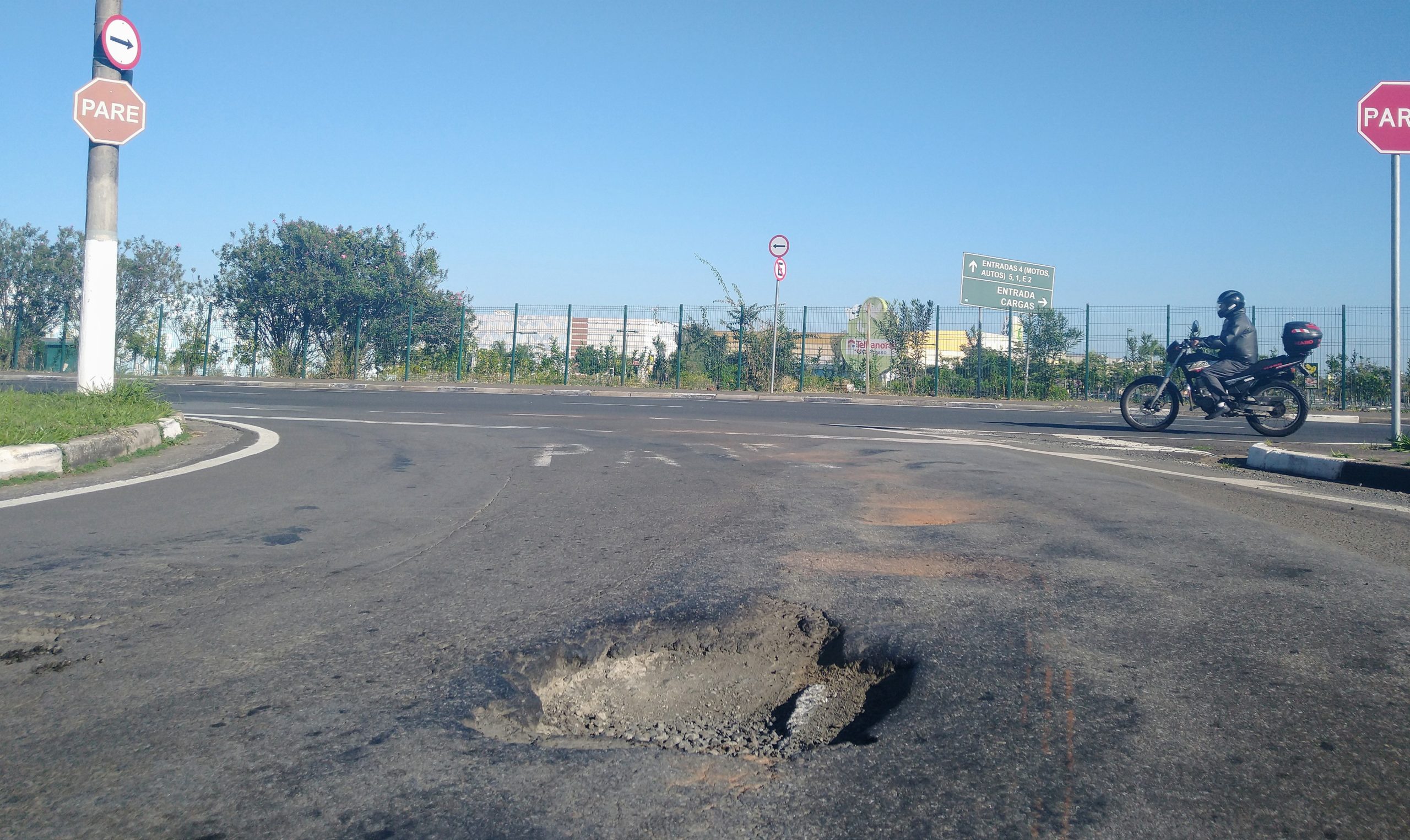 População reclama de asfalto perto do Dom Pedro