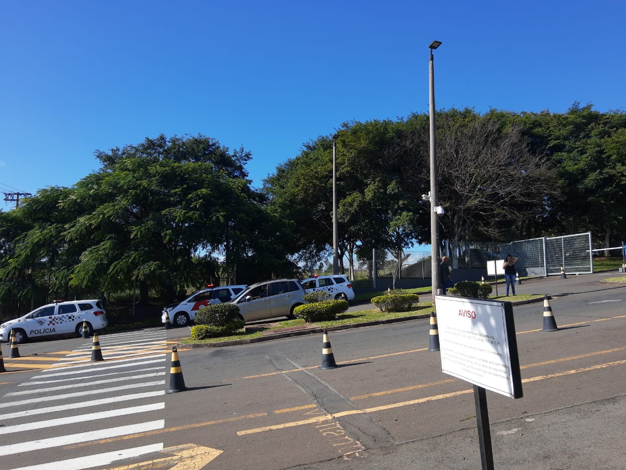 Trabalhadores da Samsung cobram licença ou férias