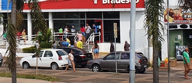 Bancos acumulam filas nos distritos de Campinas