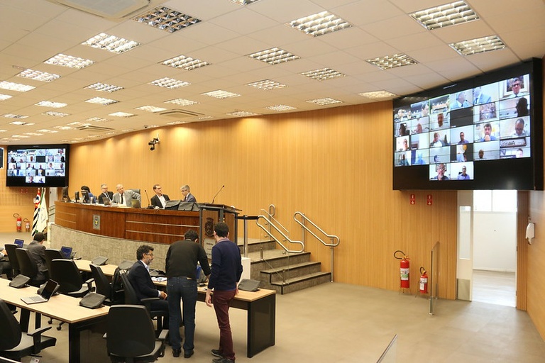 Discussão sobre Camprev causa divergência