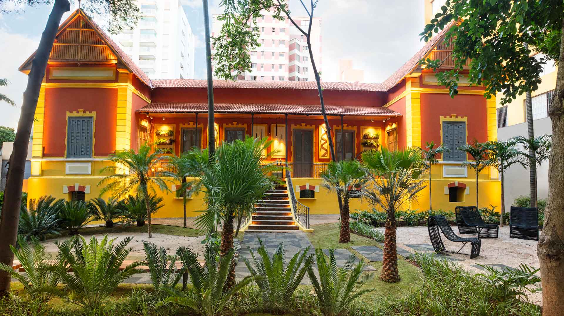 Antigo colégio passa a atender suspeitas do vírus