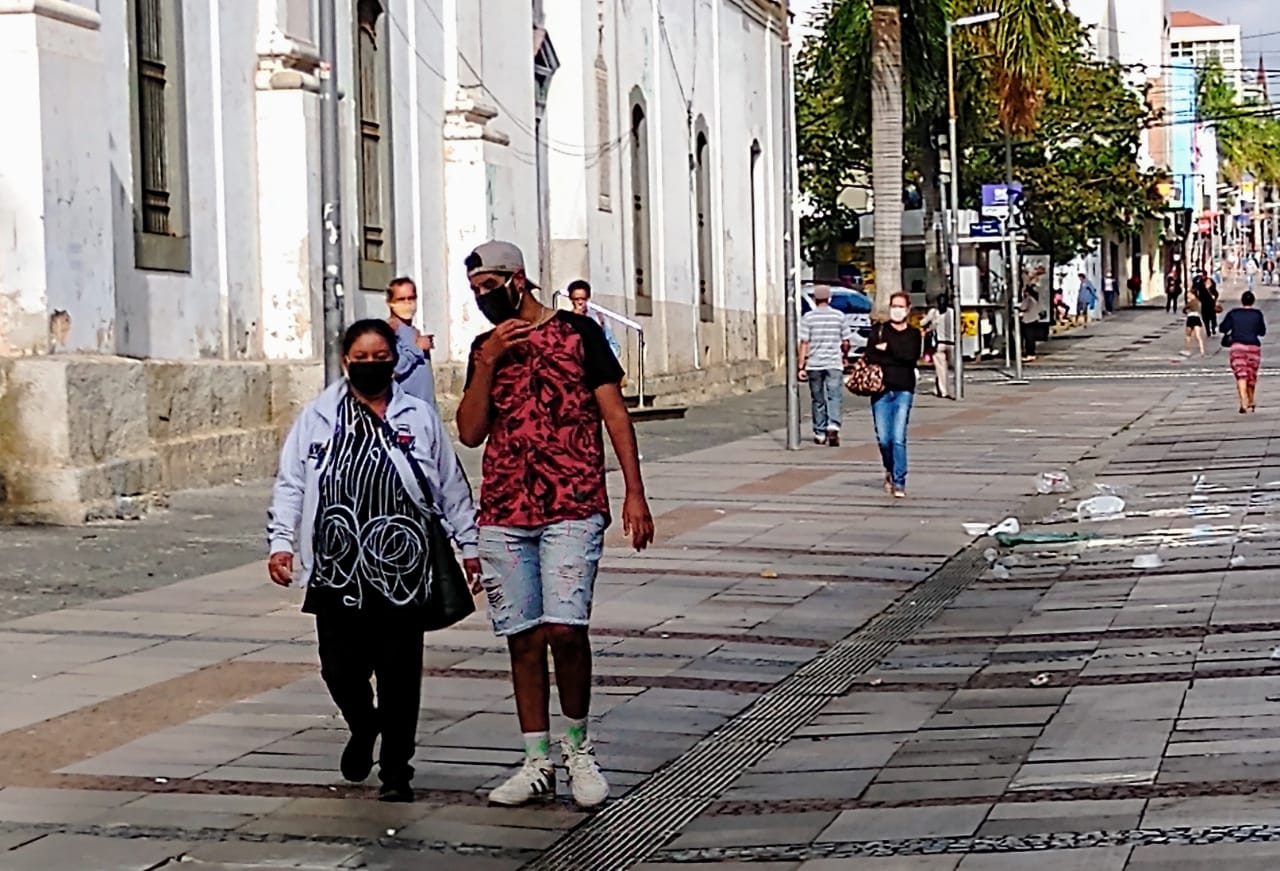 Infectologista defende a obrigatoriedade do uso de máscara