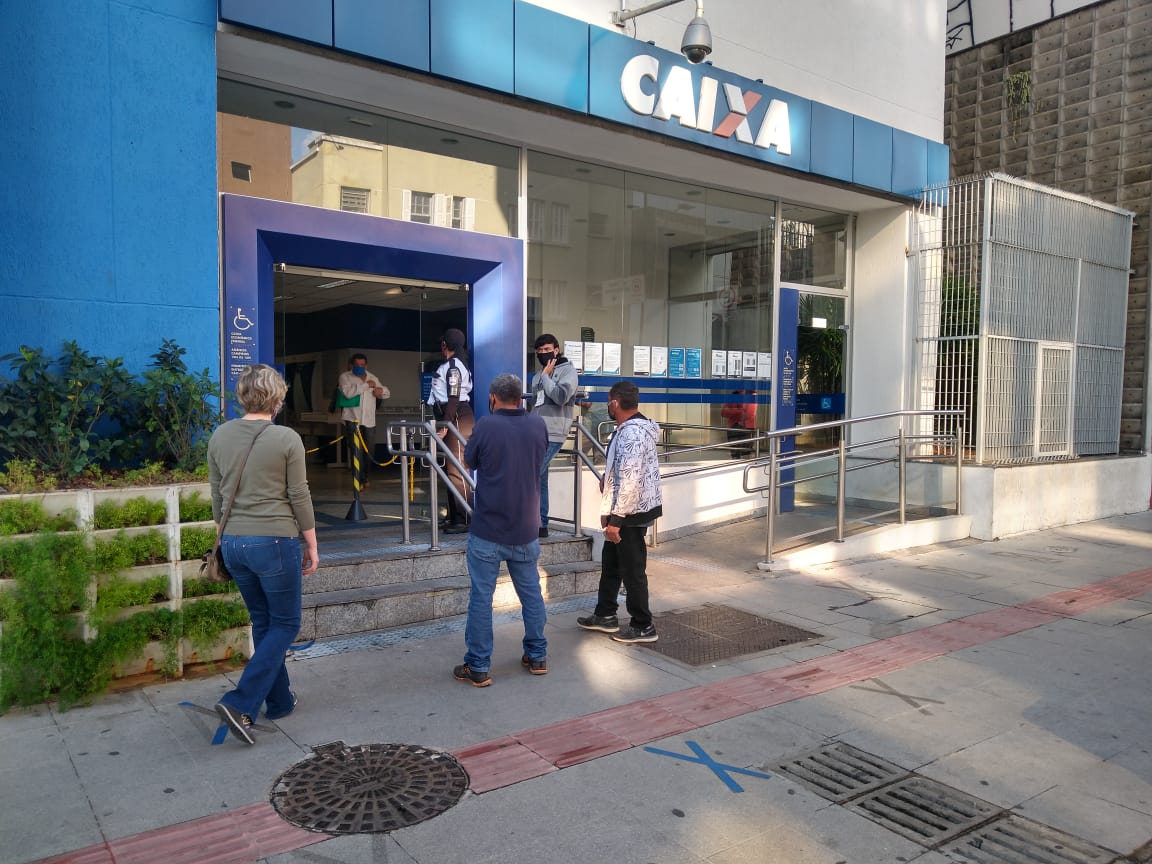 Cerca de 150 mil deixam de receber auxílio em Campinas