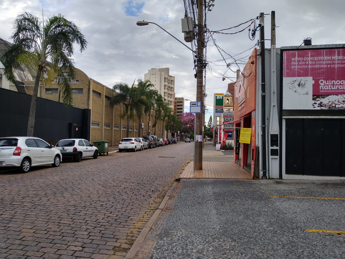 Cuidado de lojistas e clientes marca reabertura no Cambuí