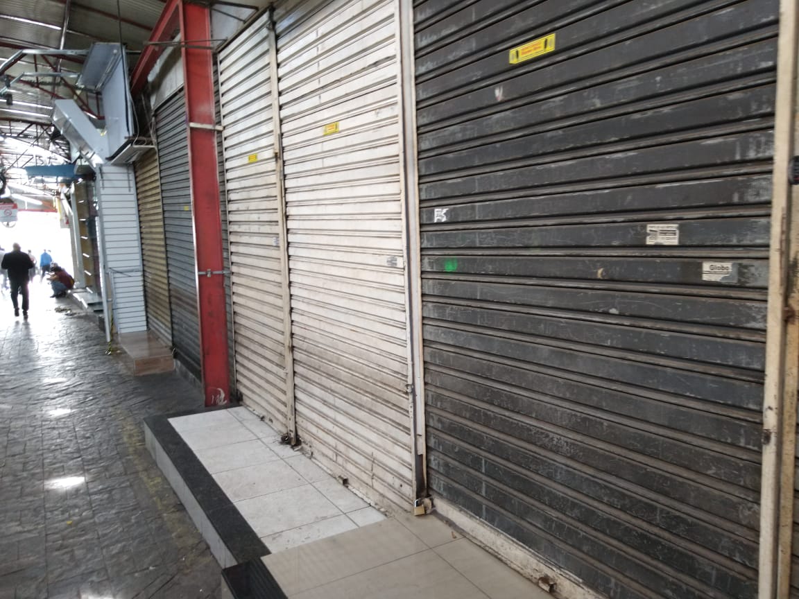 Três são detidos após operação em bancas de camelô