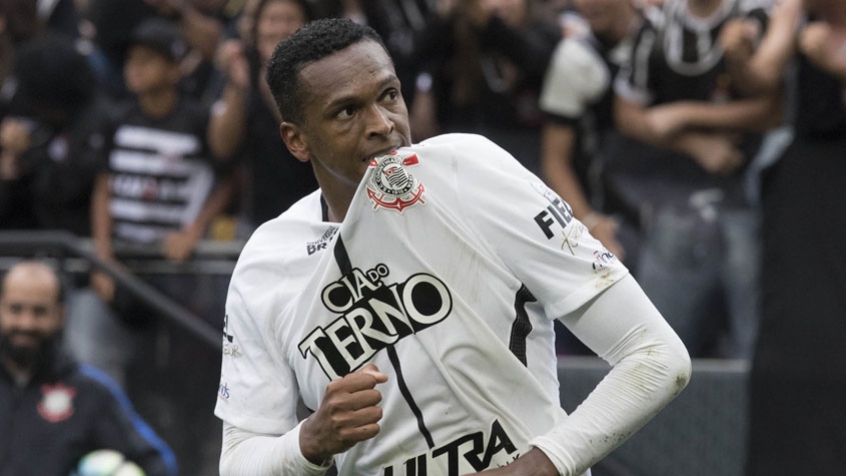 Corinthians confirma a volta do atacante Jô