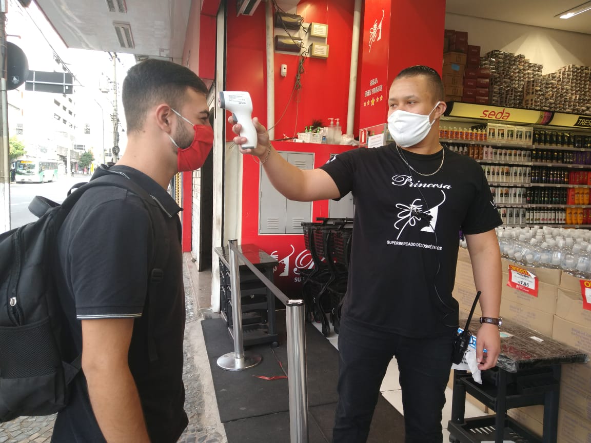 Empresas devem adaptar horário e espaço na volta