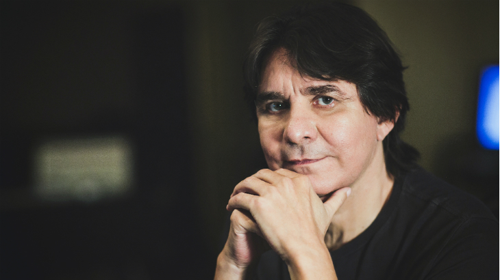 Lô Borges faz show virtual nesta quarta-feira