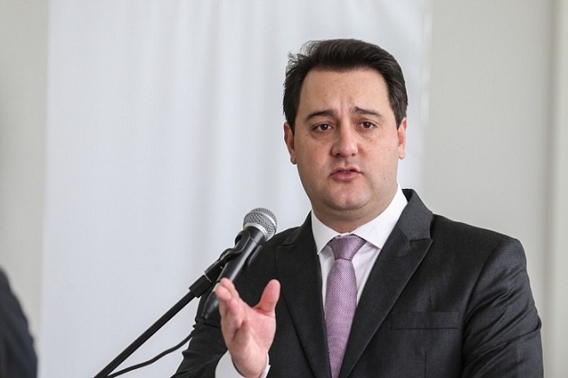 A Boa Notícia: PR fará acordo para produzir vacina russa