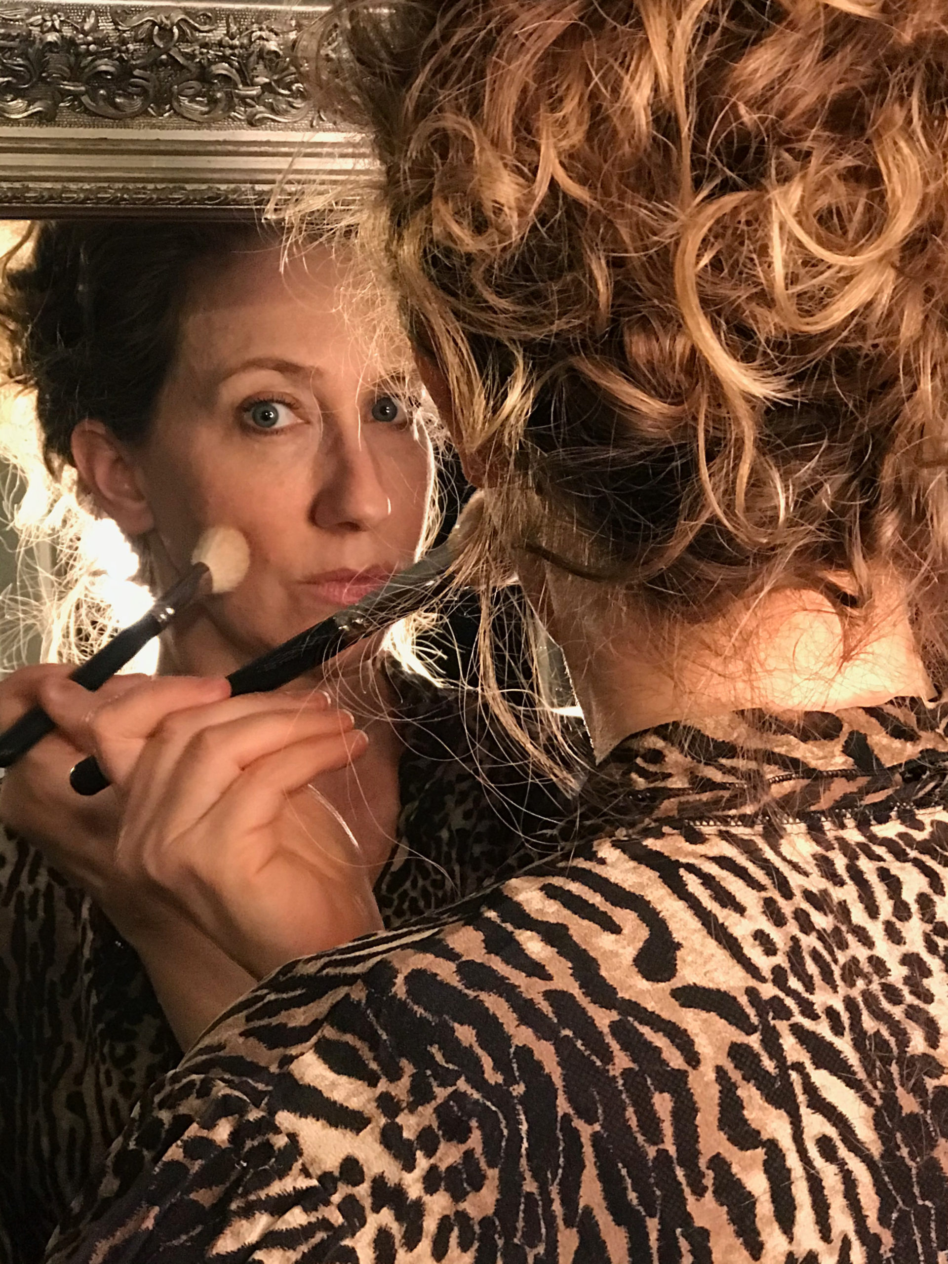 Fabiana Gugli vive diva em delírio em espetáculo virtual