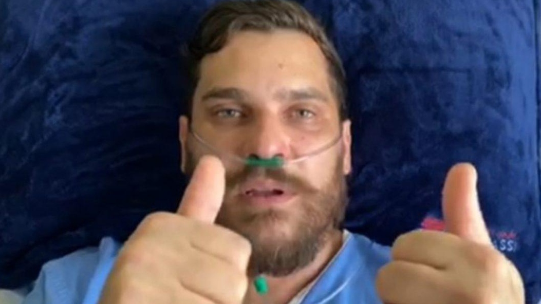 A Boa Notícia: cantor tem alta após 15 dias