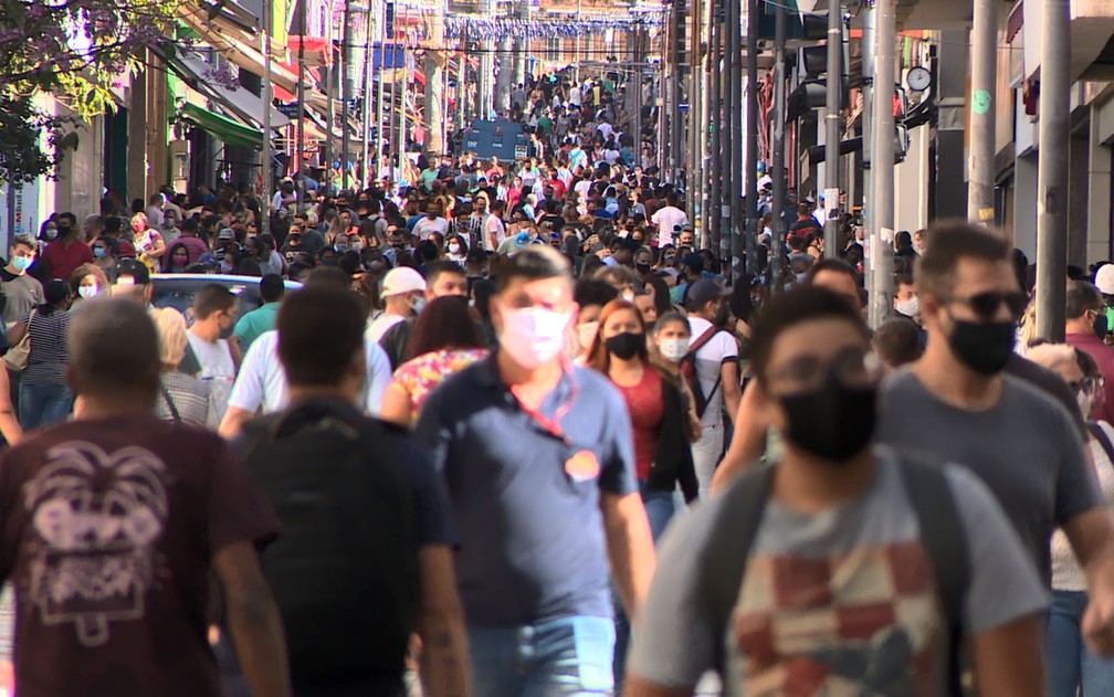 Aglomerações preocupam infectologista