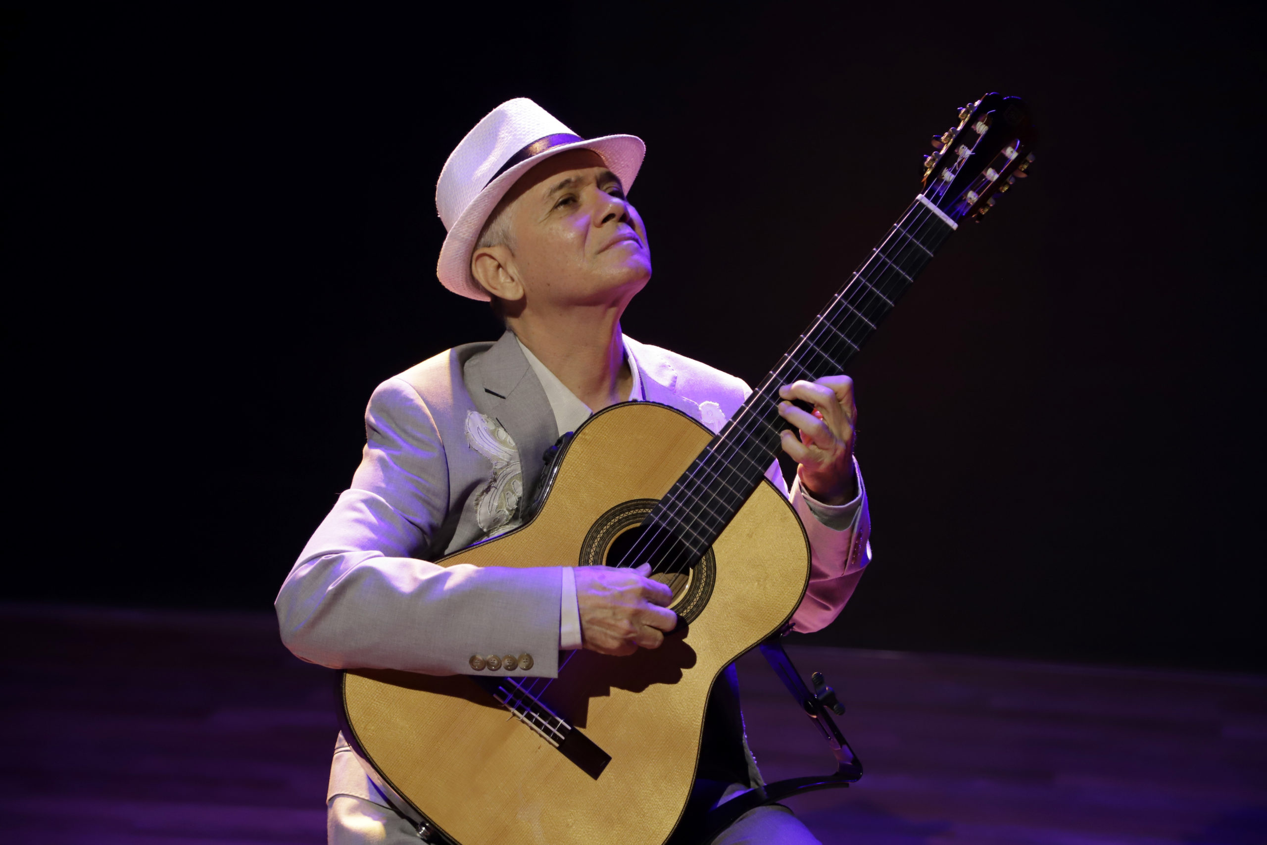 Antonio Nóbrega faz show on-line nesta quarta-feira