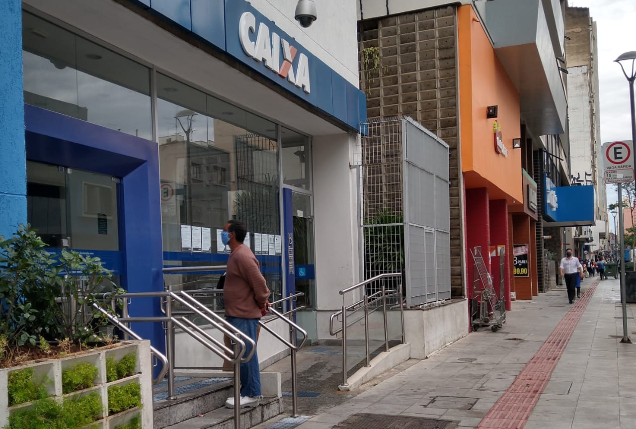 Agências da Caixa fecham uma hora mais cedo