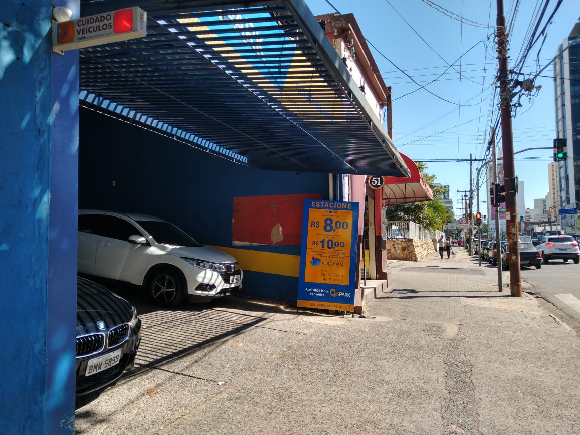 Sem Zona Azul, estacionamentos fazem promoção