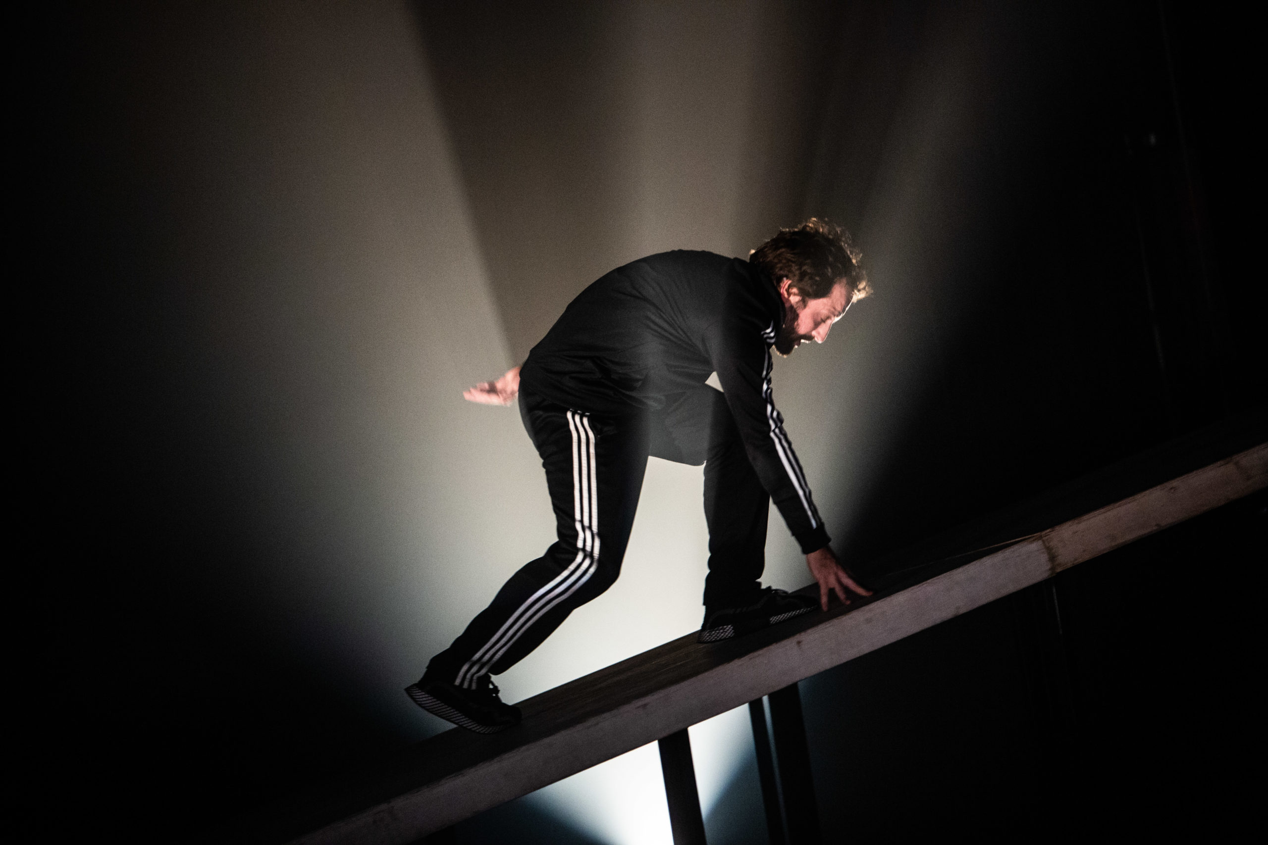 Mito grego de Sísifo inspira solo de Gregório Duvivier