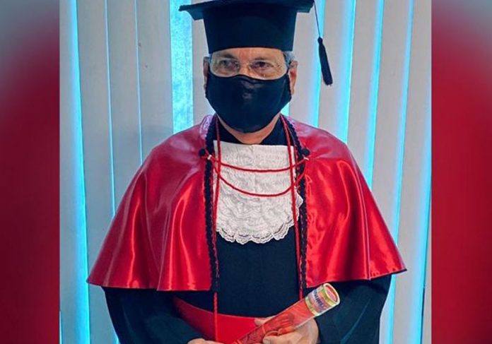 A Boa Notícia: aos 72 anos, homem se forma em Direito