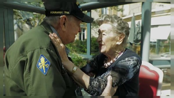 A Boa Notícia: casal se reencontra após 75 anos