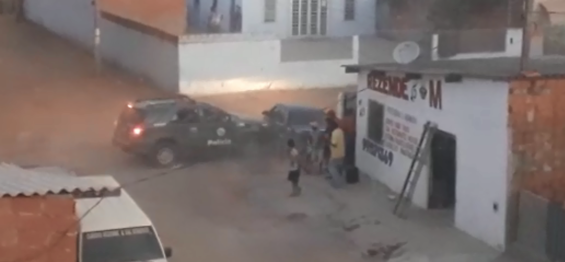 Acusado de roubo morre ao trocar tiros com a PM