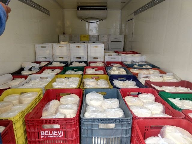 Carga de 3,1 t de queijo é apreendida na Anhanguera