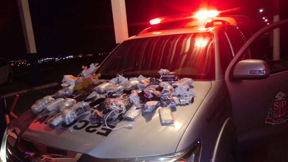 Celulares são apreendidos em penitenciária