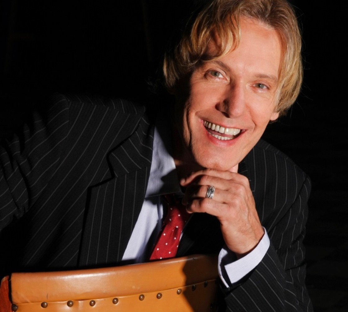 O olhar peculiar de Eduardo Dussek