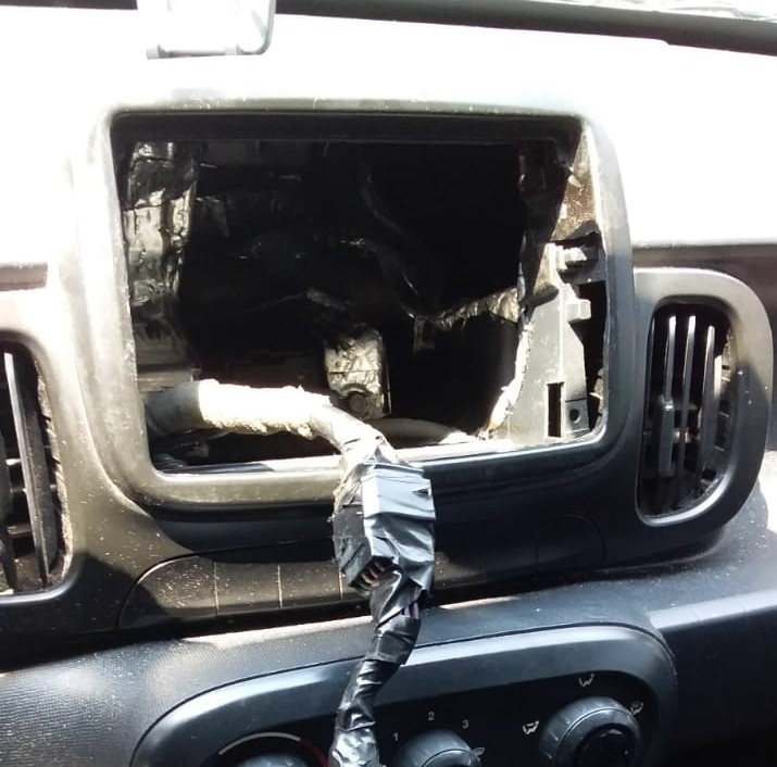 Homem é detido com pistola raspada escondida em carro