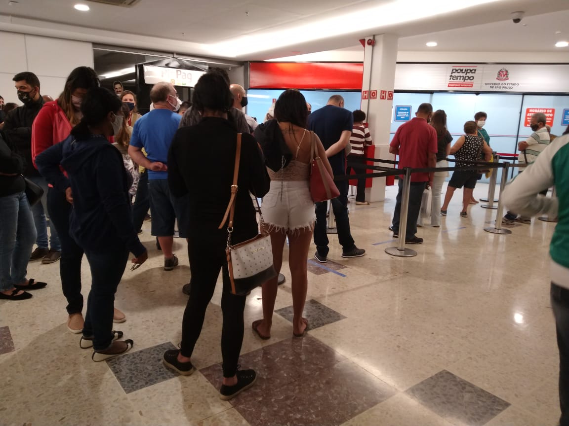 Poupatempo continua com filas após normalização