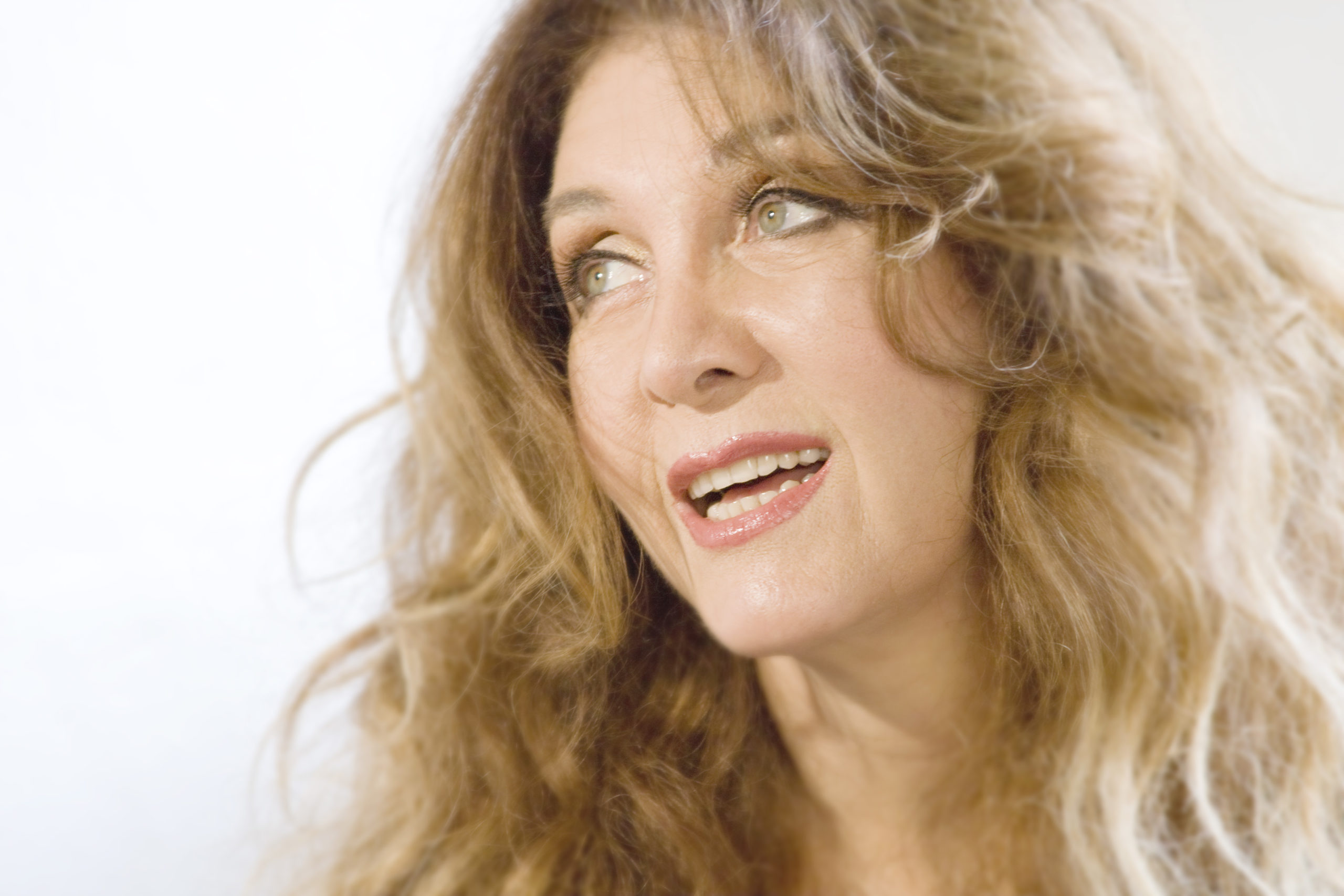 Wanderléa faz live dos 50 anos de carreira