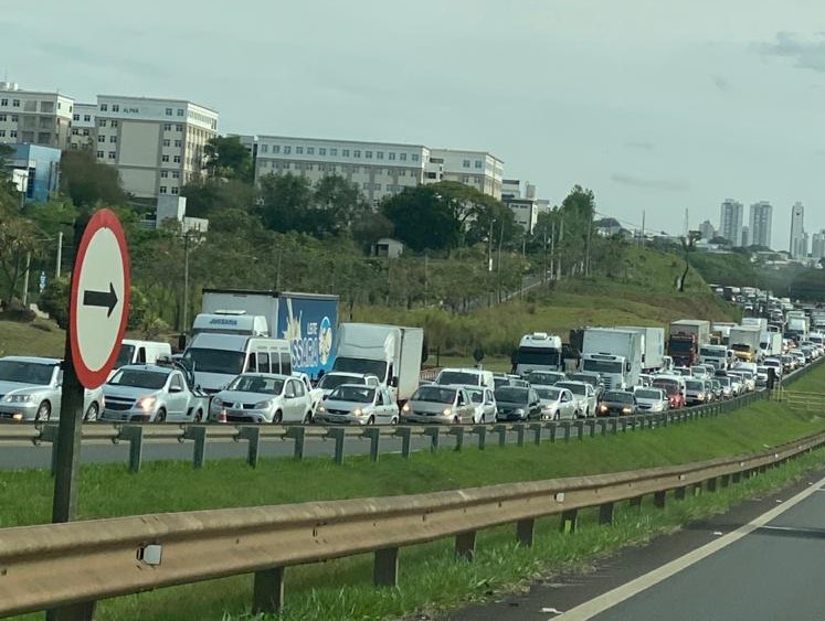 Acidente na Campinas-Mogi deixa quatro feridos