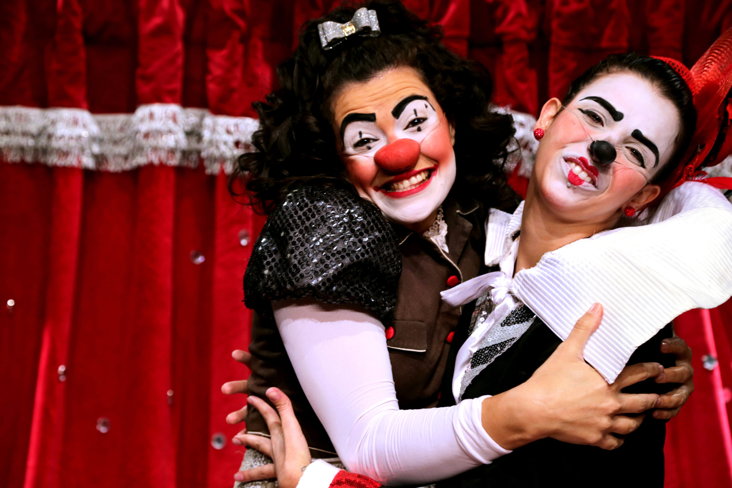 Damião e Cia de Teatro faz apresentação ao vivo