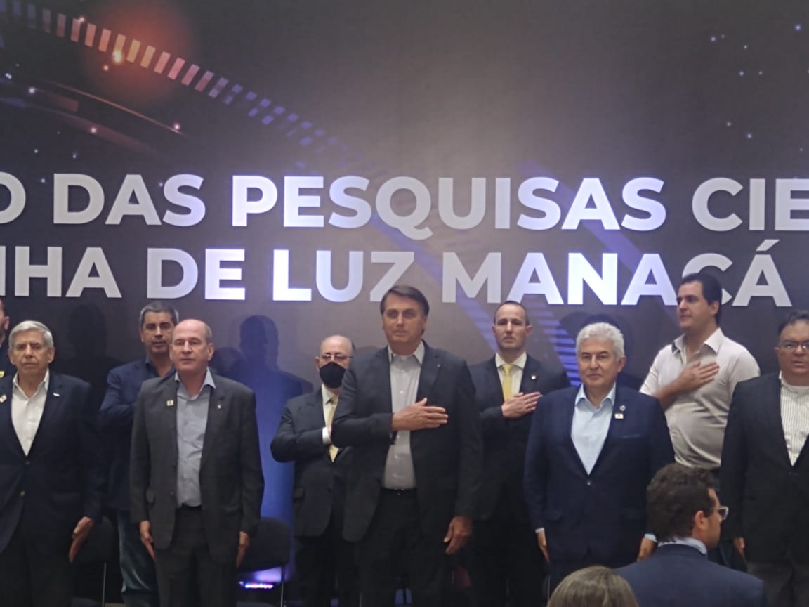 Bolsonaro não fala sobre vacina e exalta Sirius