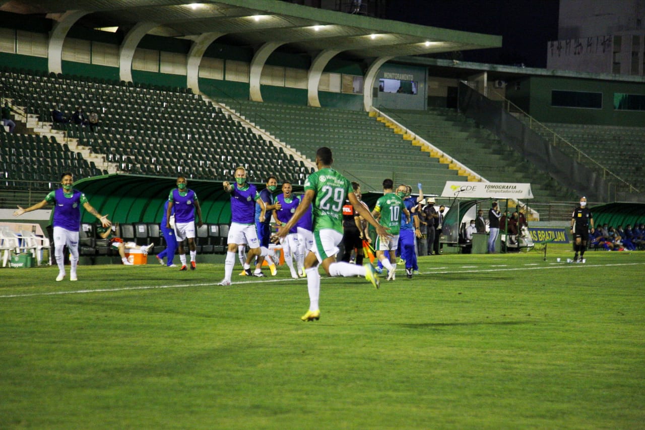 Guarani bate Avaí e chega a quatro jogos sem perder
