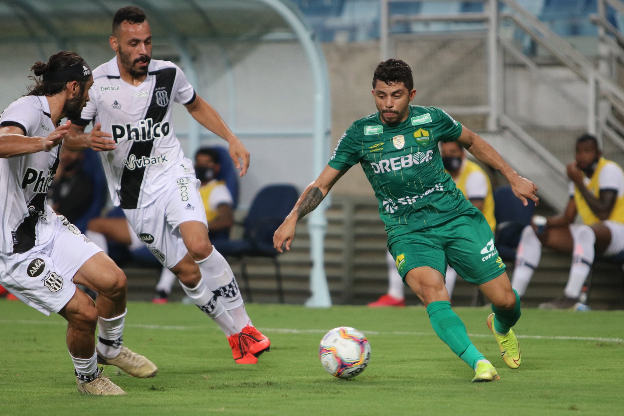 Ponte Preta perde para o líder Cuiabá
