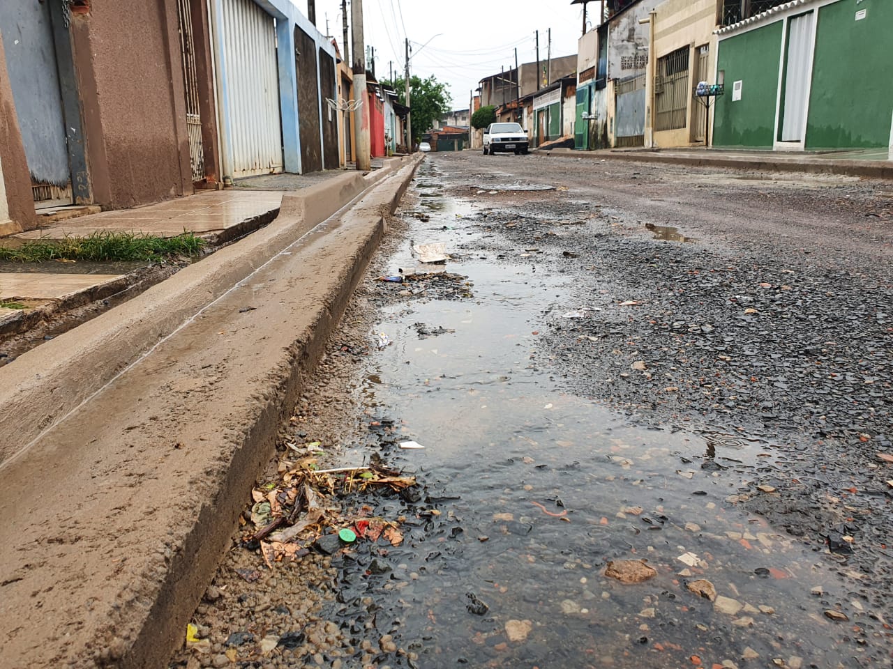 Pavimentação de rua divide opiniões
