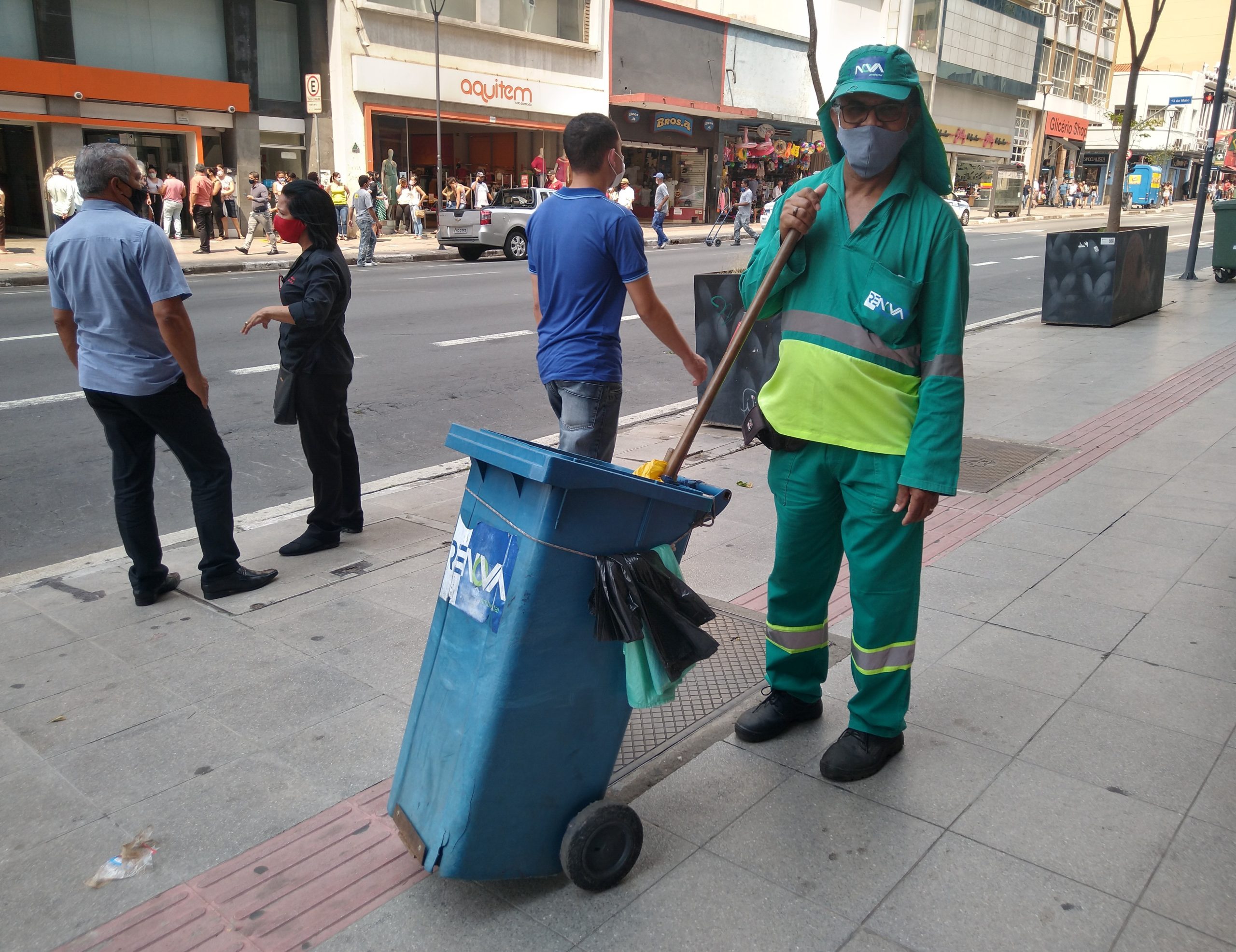 Trabalhadores sofrem com onda e calor