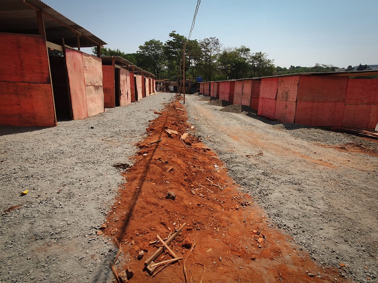 Uma semana após incêndio, Vila Paula é reconstruída