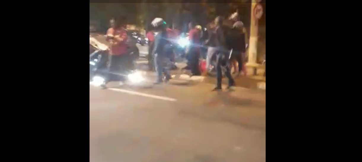 Acidente deixa motociclista ferido e causa confusão