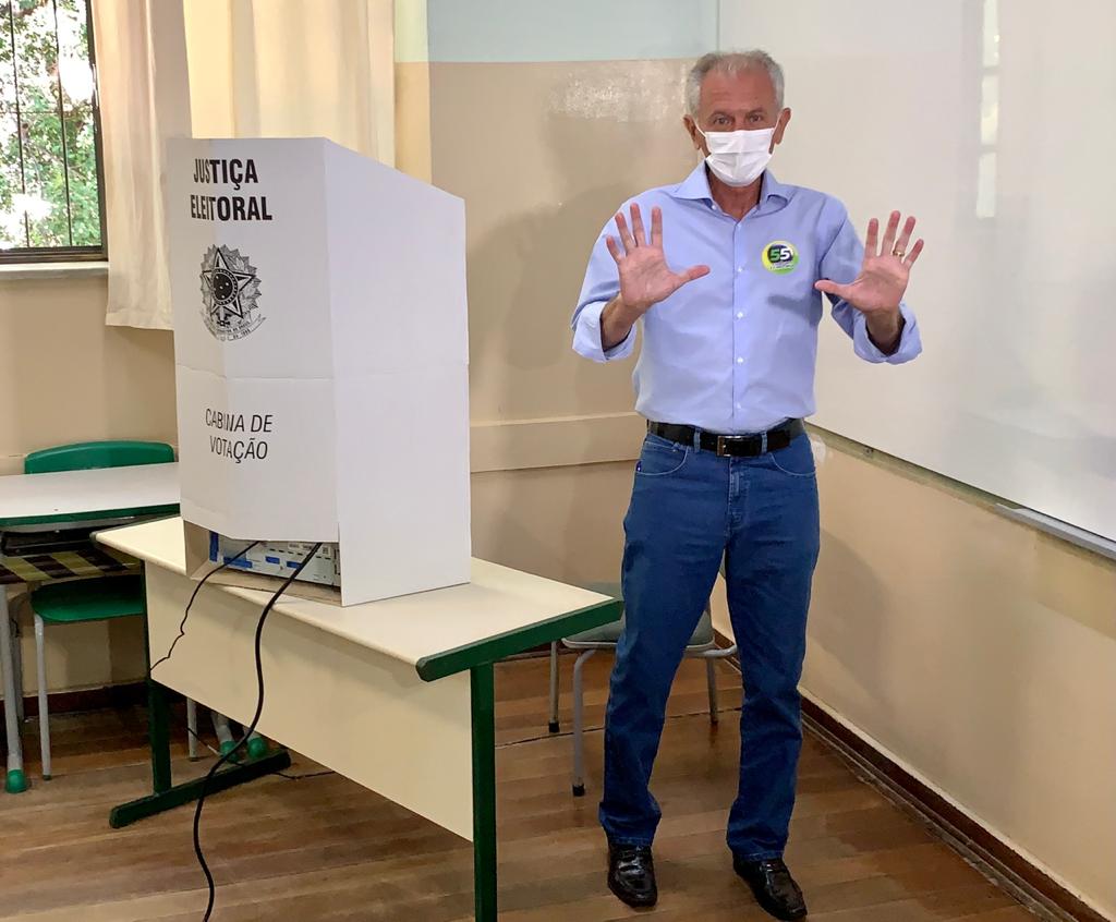 Botion critica fake news durante a campanha