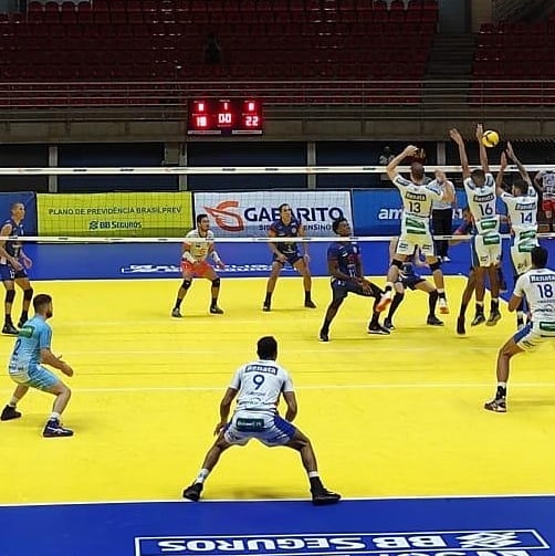 Campinas vence Uberlândia e sobe na Superliga