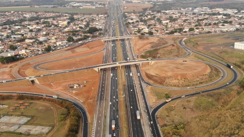 Obras mudam tráfego no trevo dos Amarais